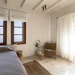 Om Living Pelion *