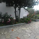 Om Living Pelion