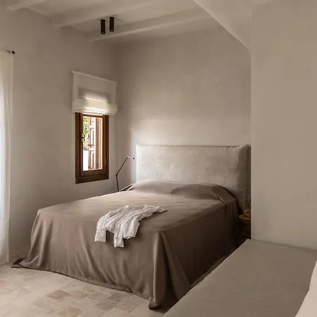 Om Living Pelion *