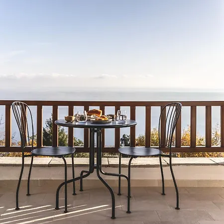 Om Living Pelion Áyios Dhimítrios