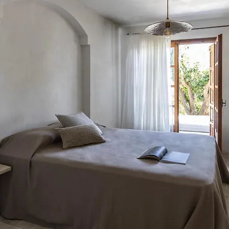 Om Living Pelion