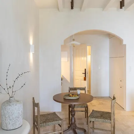 Om Living Pelion