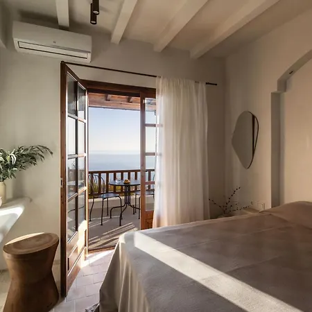 Om Living Pelion *