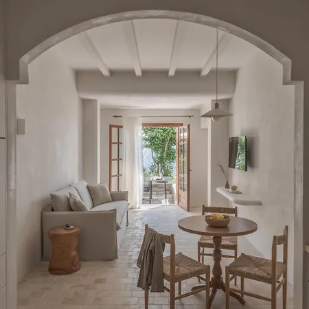 Om Living Pelion *