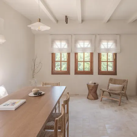 Om Living Pelion *