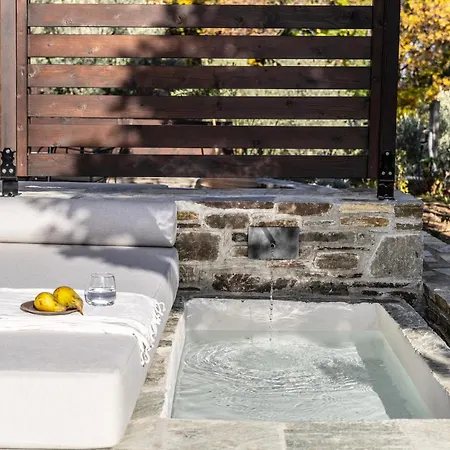 Om Living Pelion