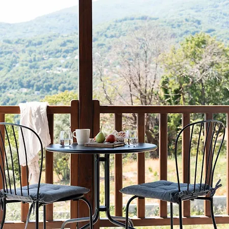 Om Living Pelion