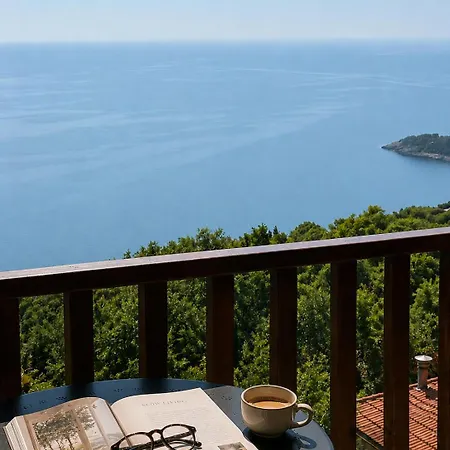 Om Living Pelion Daire *